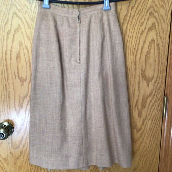Evan Picone - Vintage tan skirt & jacket suit - Picture 4 of 13